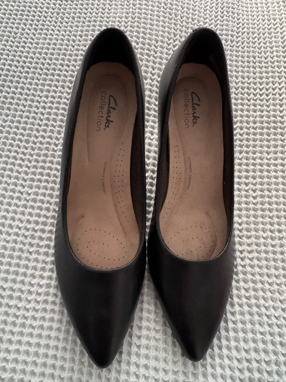 Clarks Kepley Vine Black Pointed Toe Mid Heel Pumps Size 9.5 NWOB - Picture 2 of 5